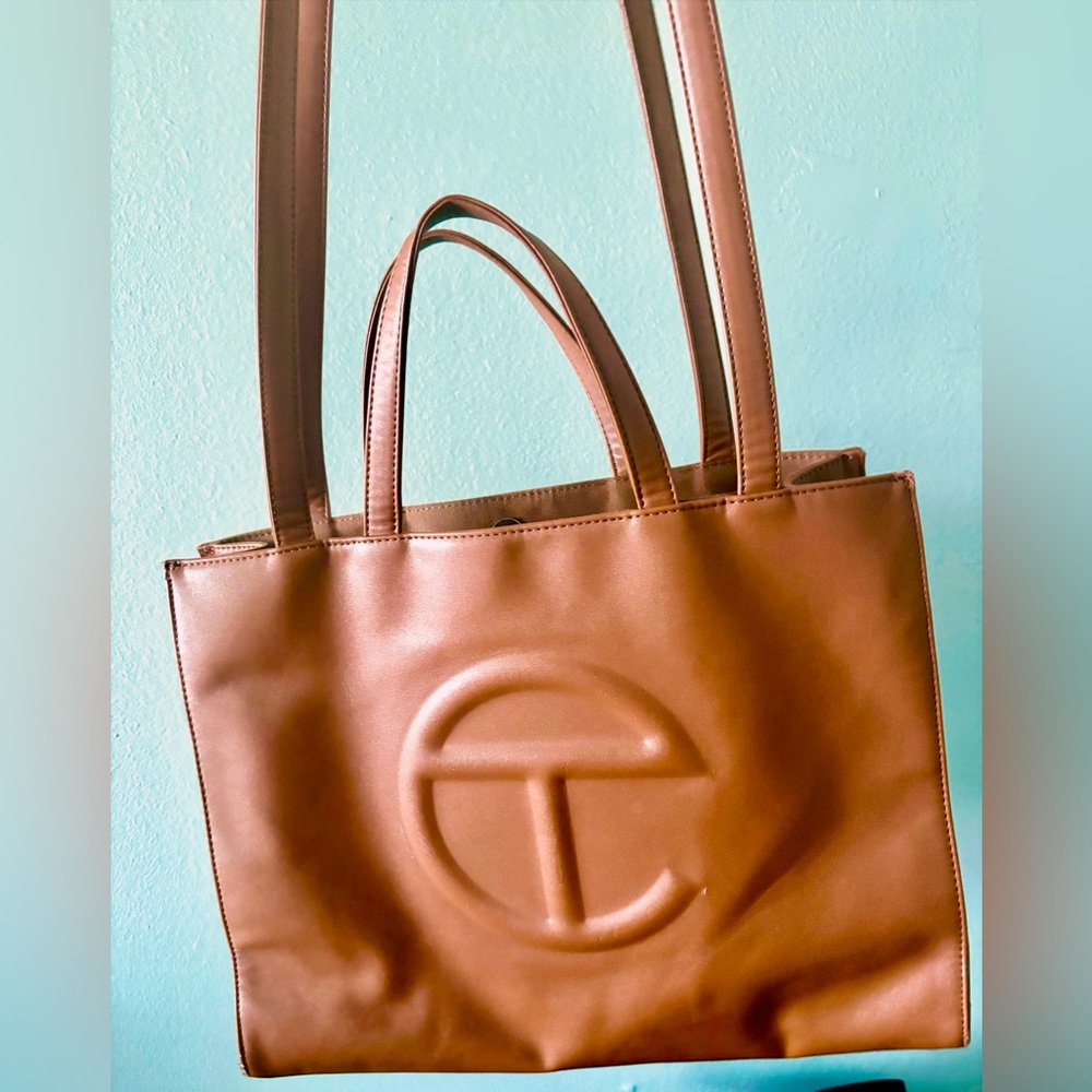 Telfar Medium Tote in Camel